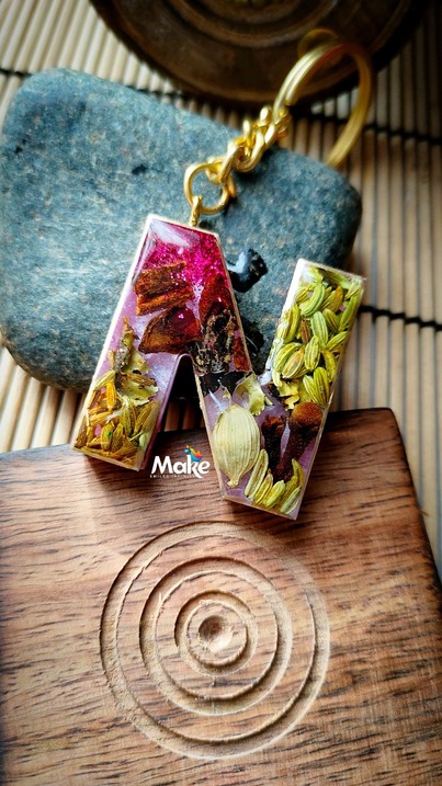 MAKE'S 2” Resin ALPHABET Keychain with Real SPICES – Unique Handmade Gift
